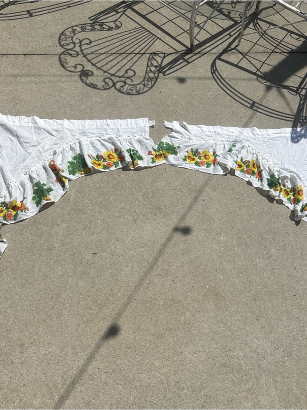 Vintage White Sunflower Ruffled Valance Curtains (2)